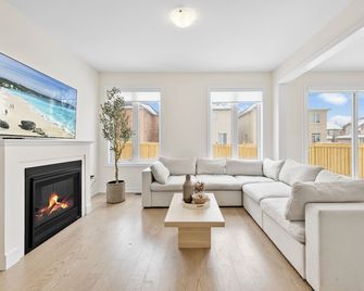 Modern Luxury Retreat - Thermea Spa - Whitby - Living room
