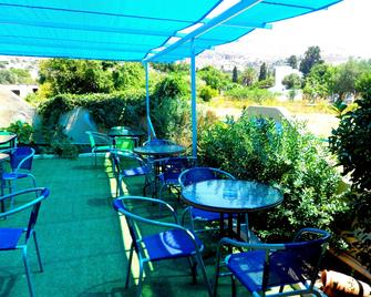Papafotis Apartments & Suites - Álinda - Patio