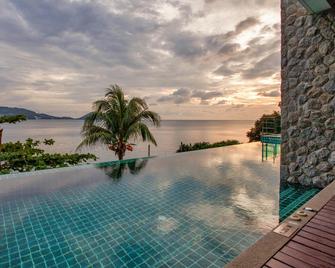 زنمايا أوشنفرونت بوكيت، مجموعة العلامات التجارية من ويندام - Kamala - حوض السباحة