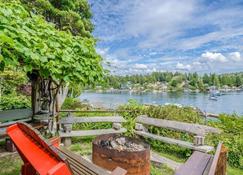 Mariner Cottage - 8 Acre Waterfront Estate w/Dock - Bamfield - Outdoors view