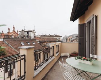 Charming Apartments Brera - Milan - Balcony