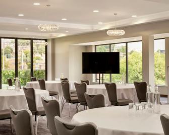 DoubleTree by Hilton Lincoln - ลิงคอล์น - ร้านอาหาร