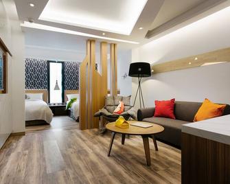 Check Inn Taichung Zhongshan - Taichung City - Bedroom