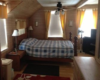 4 Bedroom Cottage on Manitoulin Island Next to Sand Beaches! - Providence Bay