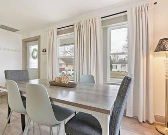 ina&Ethel- A Kokomo Indiana 1920's Bungalow style remodeled home. - Kokomo - Dining room