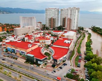 Wake Up To Sounds Of The Ocean Condo - Puerto Vallarta - Building