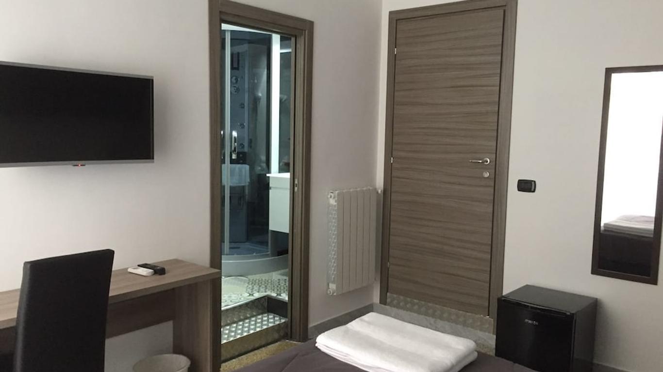 Mb95 - Mezzocannone Luxurious Bed&breakfast