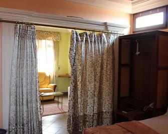 Guins Palace Hotel - Bafoussam - Bedroom