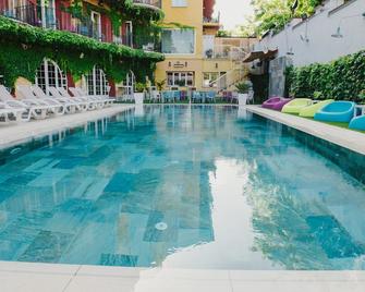 Los Angeles Hotel & Spa - Granada - Pool