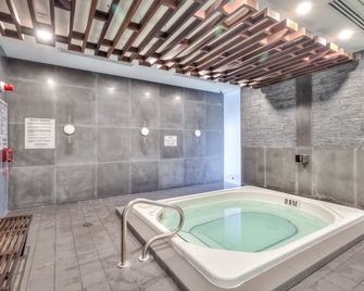 Rivetstays - The Atmos I - Toronto - Pool