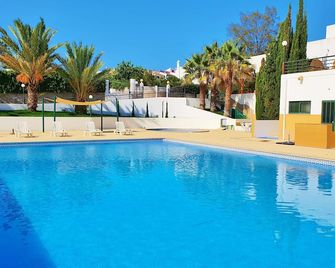 里亞爾加爾福酒店 - 法魯 - 游泳池