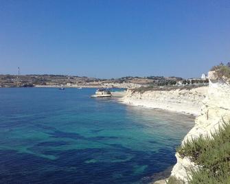 The April Maisonette - Marsaskala - Beach