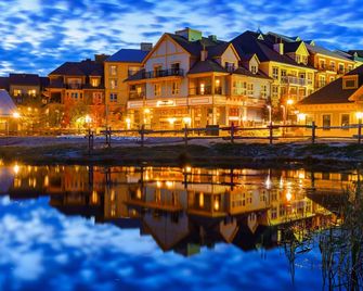 Beautifully-renovated condo in Blue Mountain with fireplace - The Blue Mountains - Building