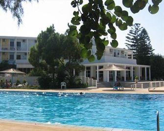 Lambi Hotel - Gázi - Zwembad