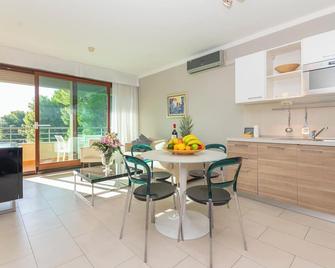 Apartments Residence suits Lav - Podstrana - Jadalnia