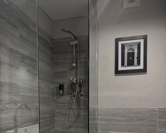 St George Hotel Rochester-Chatham - Chatham - Baño