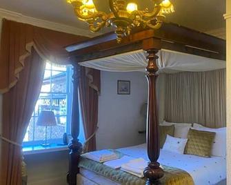 Parlors Hall Hotel - Bridgnorth - Bedroom