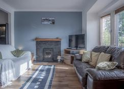 Cambrian Cottage - 3 Bedroom Cottage - Tenby - Tenby - Living room