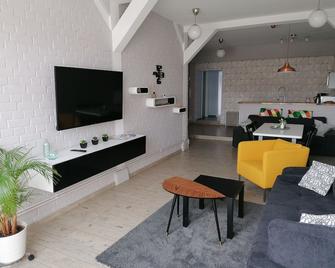 Central Loft Apartment - Ueckermünde - Wohnzimmer