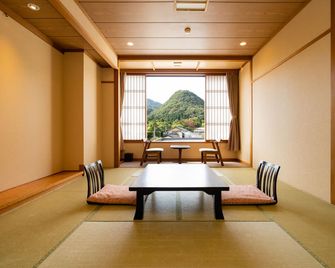 Hotel Hoho 'A hotel overlooking the Echigo Plain and the Yahiko mountain range' - נייגאטה - חדר אוכל