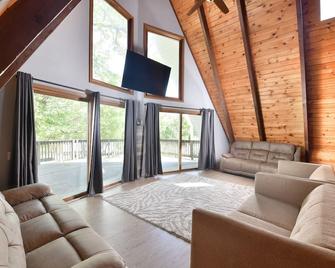 Delton Oaks Resort - Wisconsin Dells - Living room