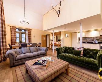 Luxury Self Catering Apartment with Swimming Pool in the Grounds of a Monastery on Loch Ness - Fort Augustus - Salon