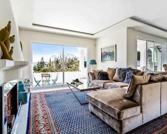 Luxury Villa Marbella with nice garden, Pool and Jacuzzi BY Varenso Holidays - Sitio de Calahonda - Olohuone