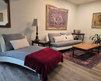 Enjoy a taste of country living in the charming town of Clarence-Creek! - Clarence-Rockland - Sala de estar