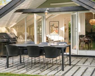 4 Bedroom Stunning Home In Tisvildeleje - Tisvildeleje - Dining room