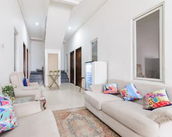 Urbanview Hotel Rimadi Slipi - Jakarta - Resepsjon