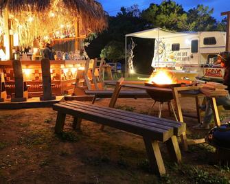 Cafe Bar & Hostel Gome - Onna - Restaurant