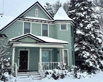 Charming Downtown Victorian 3 Bed 2 Bath Just Off Colorado College Campus - Colorado Springs - Building