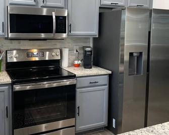 Beautiful Resort Casita steps away from heated pool/spa..paradise in Oro Valley! - Oro Valley - Cucina