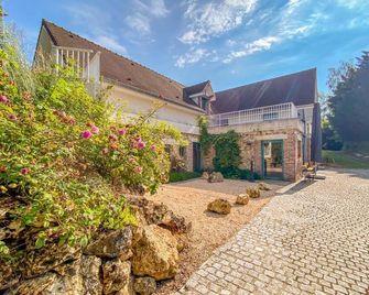 Aux hirondelles du Chêne, Maison Ecureuil - Festigny - Extérieur