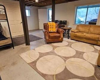 Watts Bar Lake\nthe Thomas House 2489 River Rd. Kingston Tn 37763 - Kingston - Living room