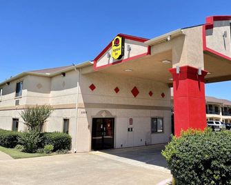 Highland Inn - Arlington - Building