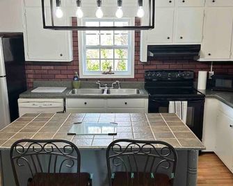 The Waterview Lake House - Pine Mountain - Kitchen