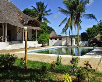 Travellers Inn Resort Malindi - Malindi - Piscina