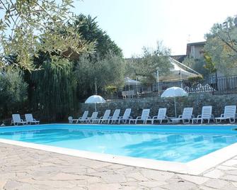 Hotel Ismaele - Chiusi - Piscina