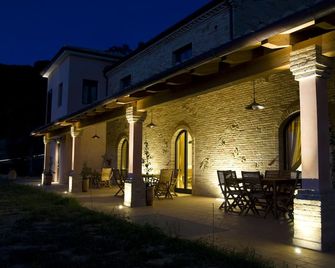 아그리투리스모 일 팔코 - 산텔피디오 마레 - 파티오