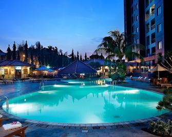 فندق كريستال جاكارتا - جاكرتا - حوض السباحة