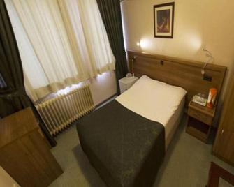 First Apart Hotel - Ankara - Phòng ngủ