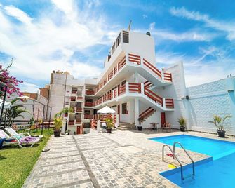 Hotel Residencial Los Frayles - פאראקס - בריכה