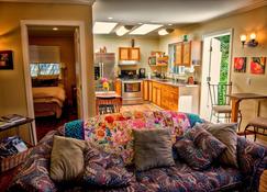 Vacation or Short Term Self Contained Cottage Rental - Comox - Living room