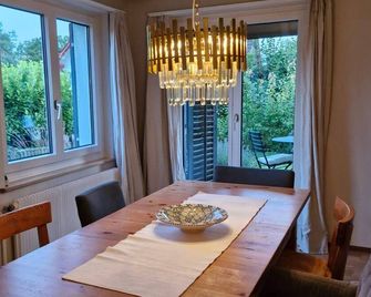 Charming Family House in Herrliberg with Garden Views - Herrliberg - Dining room