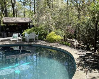 Romantic Botanical Bell Tent for a Fantastic Glamping Experience in Southbury, Connecticut - Southbury - Piscina