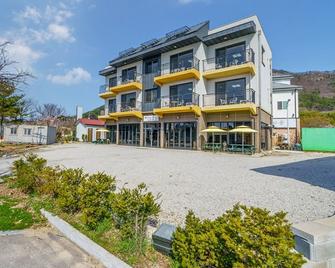 Mohang Crystal Pension - Buan - Edificio