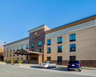 La Quinta Inn & Suites by Wyndham Bel Air/I-95 Exit 77A - Edgewood - Building