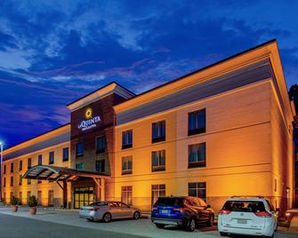 La Quinta Inn & Suites by Wyndham Bel Air/I-95 Exit 77A - Edgewood - Gebouw