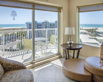 Crystal Palms Beach Resort - Treasure Island - Balkon